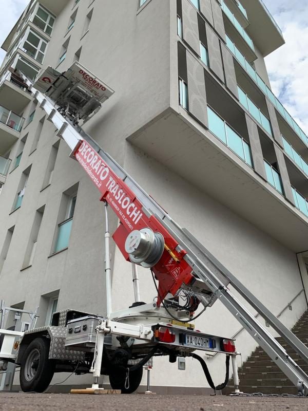 Mezzo Decorato al lavoro a Buccinasco